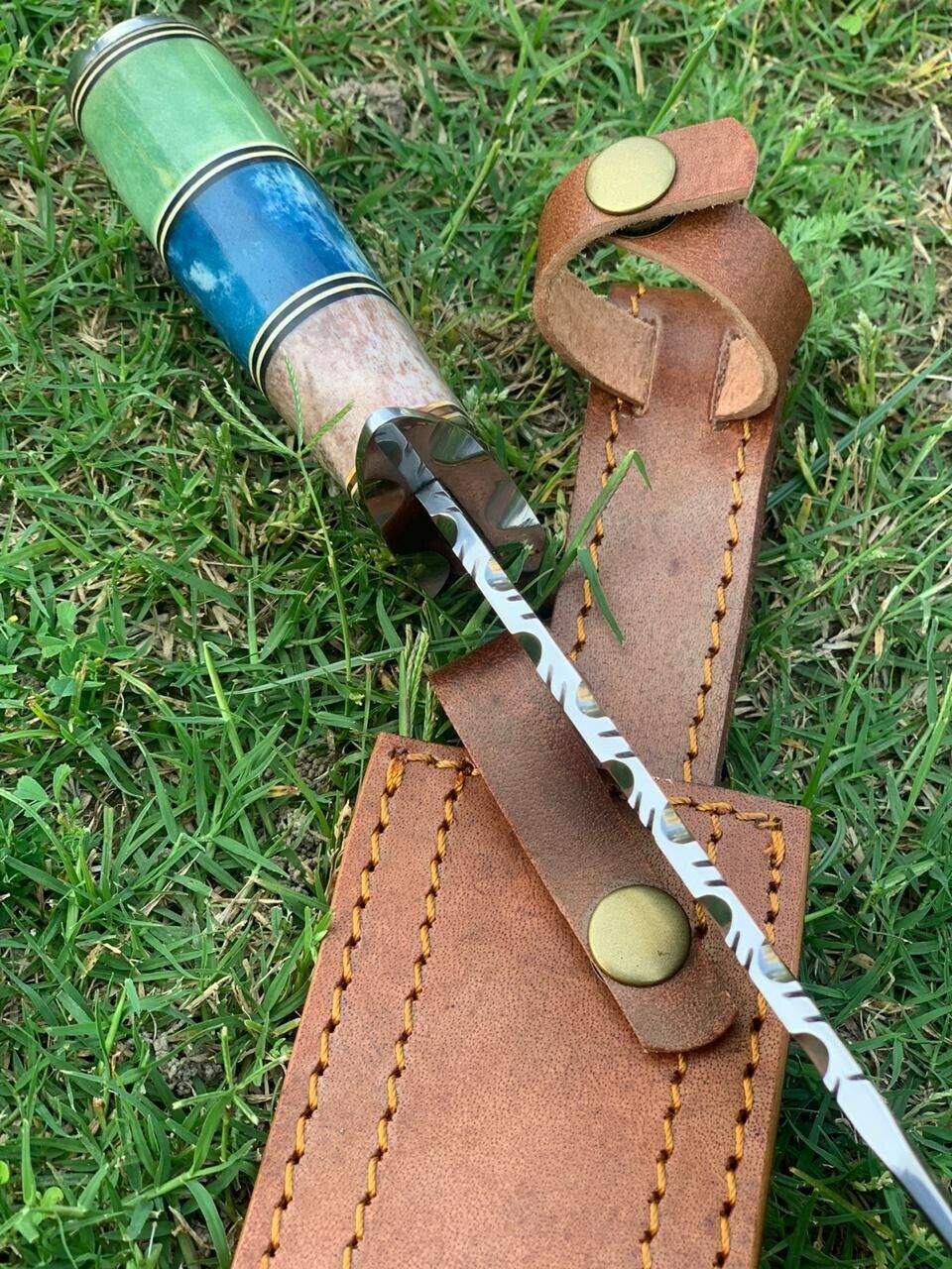 Premium Custom D2 Tool Steel Bowie Knife for Hunting Enthusiasts - Korvel