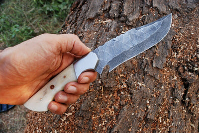 Artisan Crafted Damascus Steel Hunting Knife - Korvel