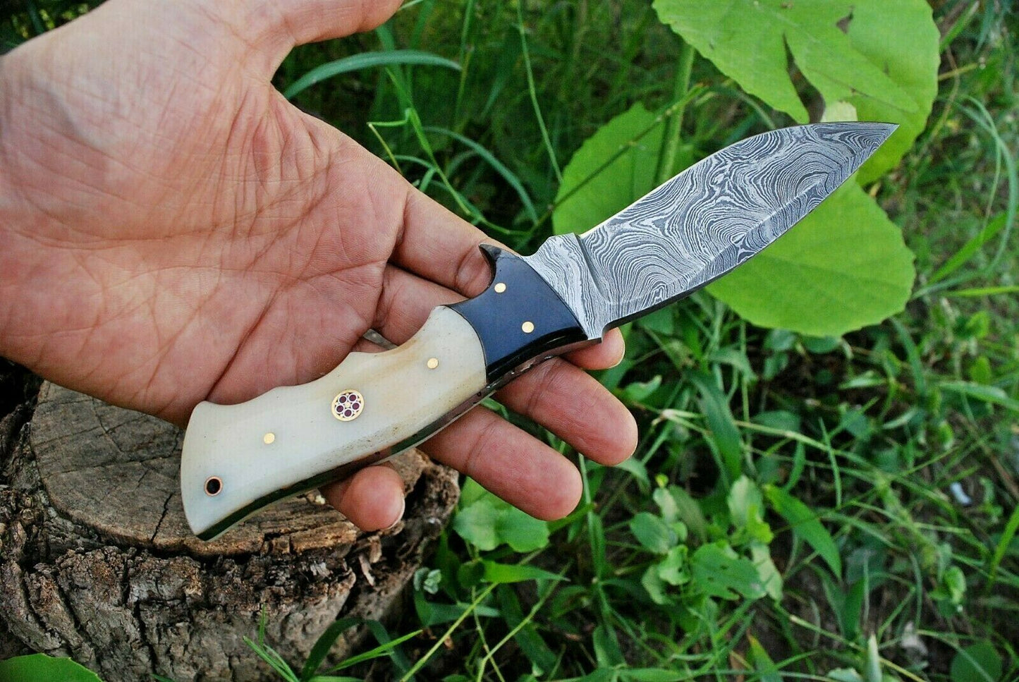 Artisan Crafted Damascus Steel Hunting Knife - Korvel