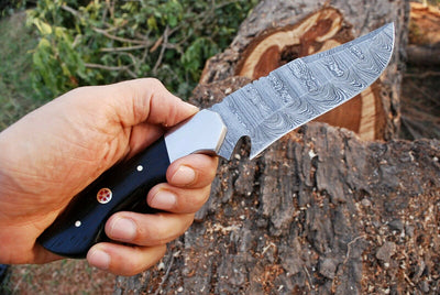 Handcrafted Damascus Steel Hunting Knife with Wenge Wood Handle - Korvel