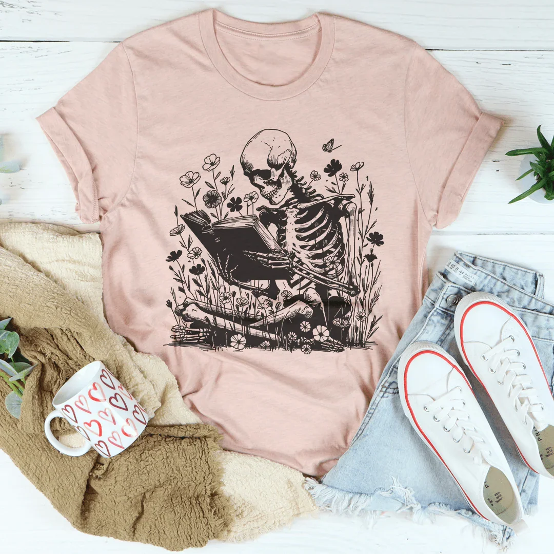 Camiseta de calavera con libros