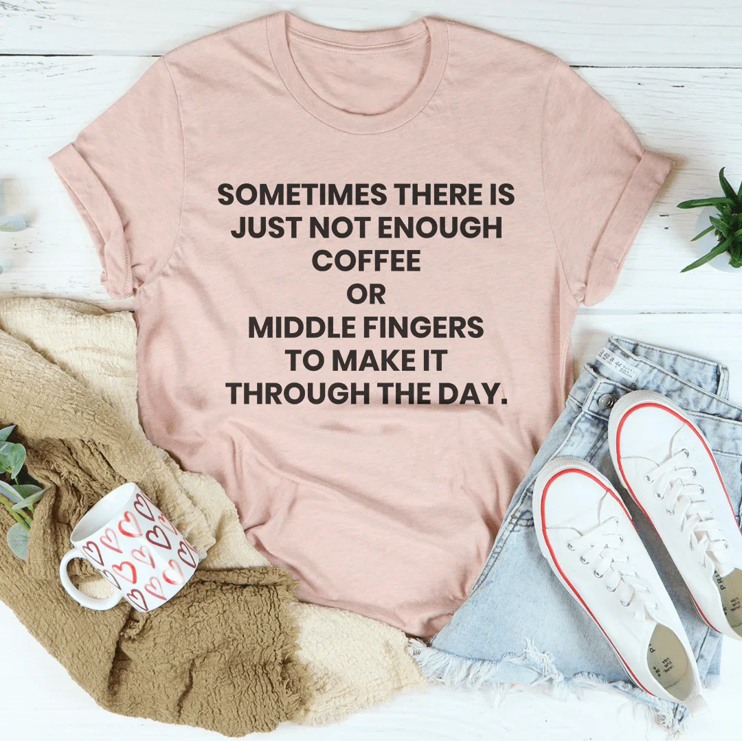 A veces simplemente no hay suficiente café o dedos medios camiseta