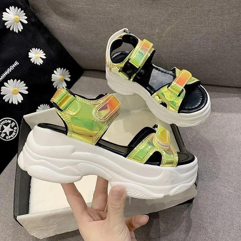 Sandalias deportivas coloridas y elegantes para mujeres, ideales para la playa y el uso casual
