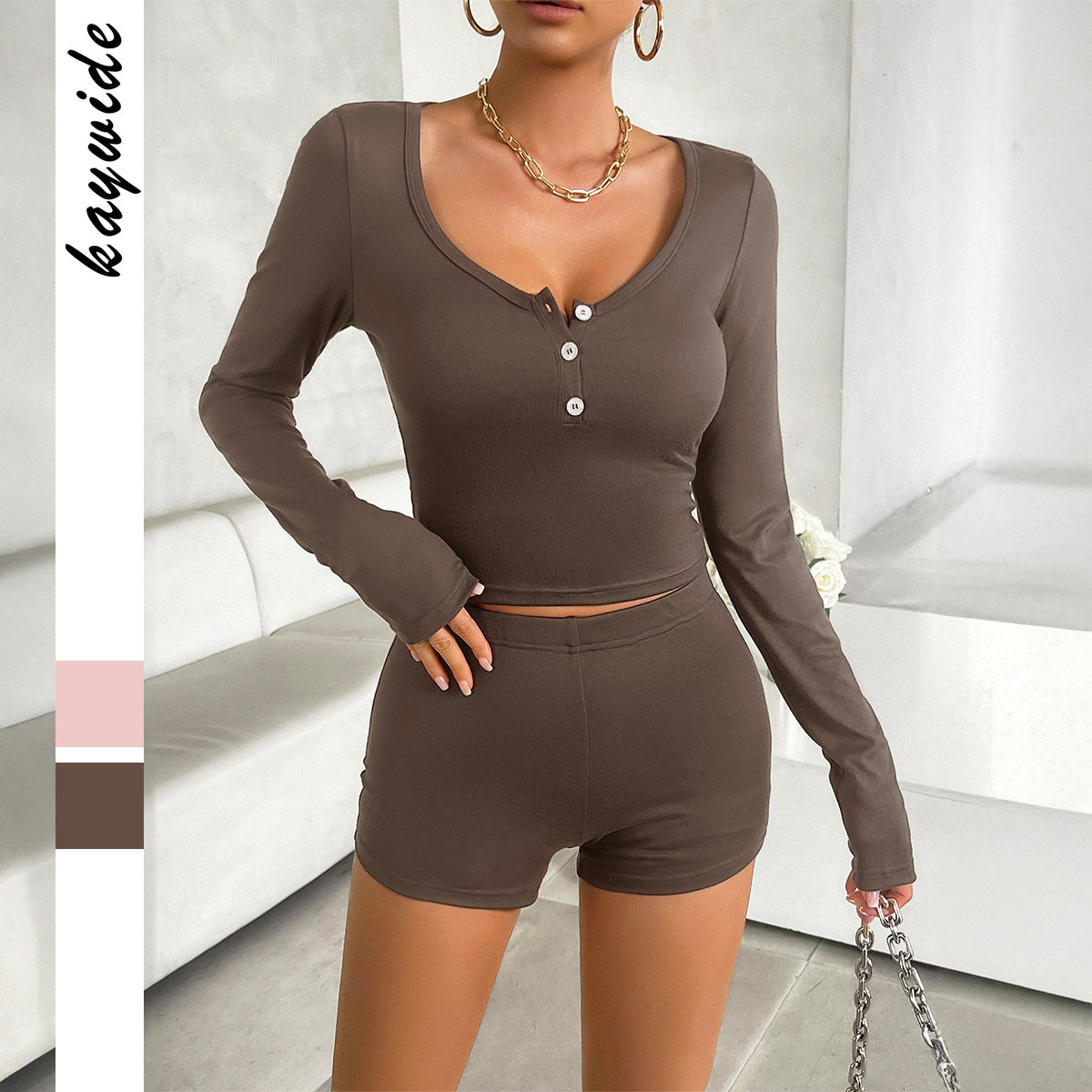 Conjunto de camiseta de manga larga y pantalones cortos de estilo deportivo premium para mujeres