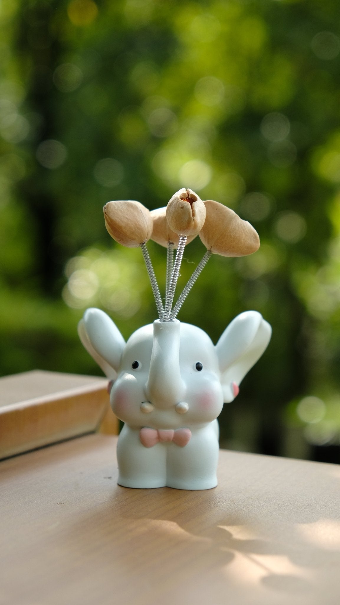 Sweet Baby Elephant - Cute Resin Car Ornament with Swaying Balloons