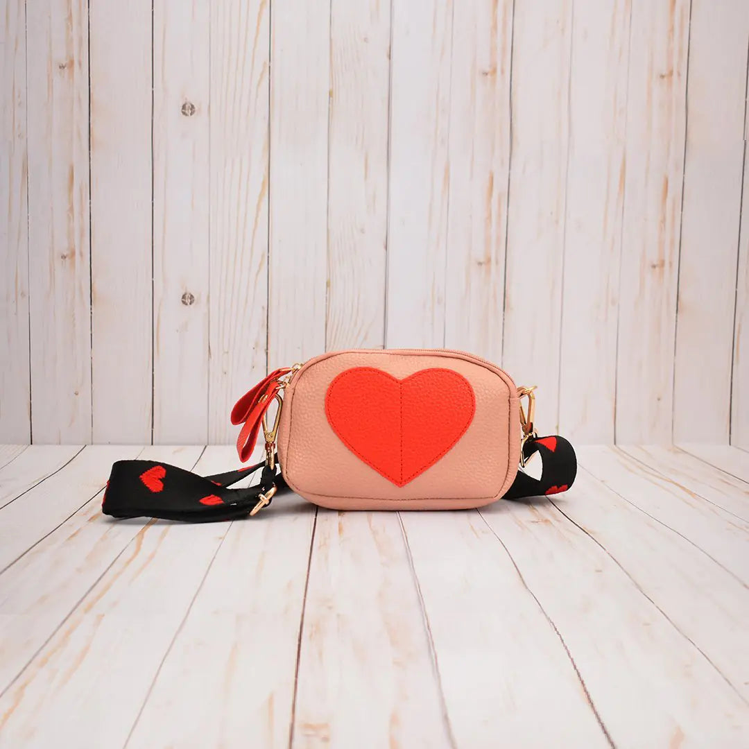 Bolso Cruzado Love - Diseño de Cuero Vegano Elegante