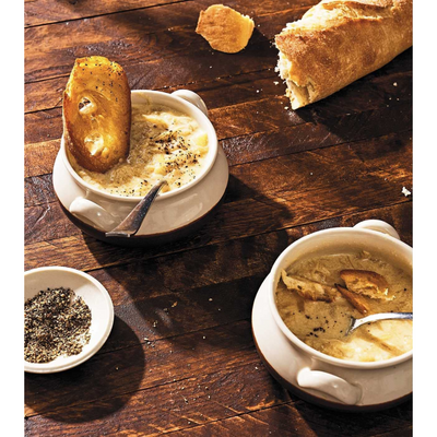 Tasting History: Explore the Past through 4,000 Years of Recipes(Spiral Bound) - Korvel