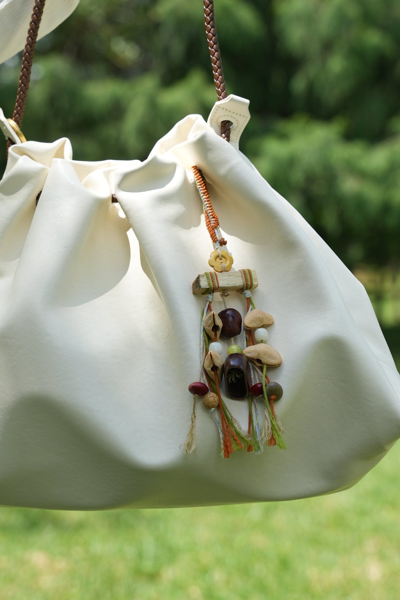 Le Mobile d'Automne - Charme en Branche de Bois avec Bouton Fleur et Franges