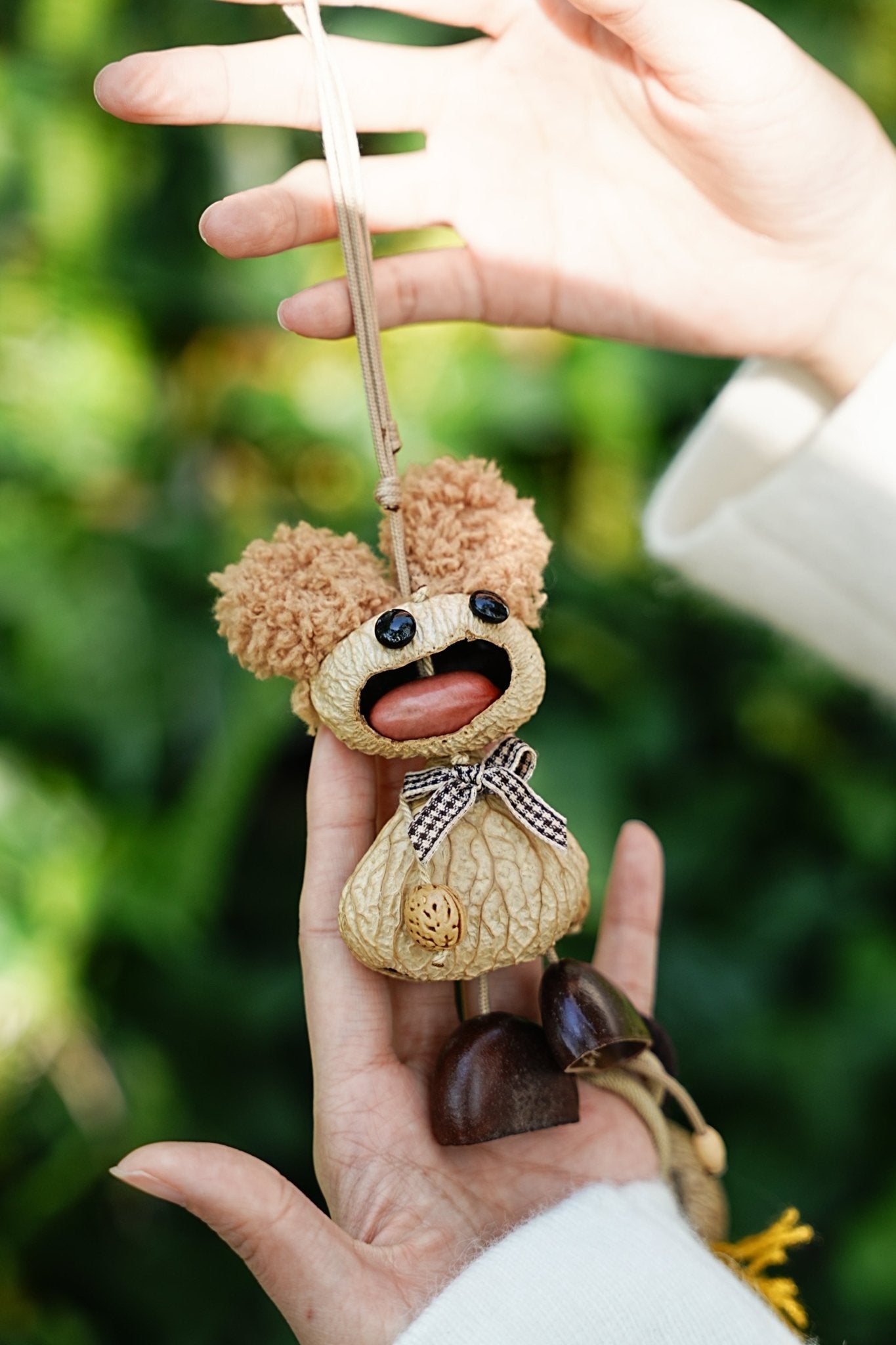 The Chatterbox - Funny Big-Mouth Nut Shell Doll with Fuzzy Ears