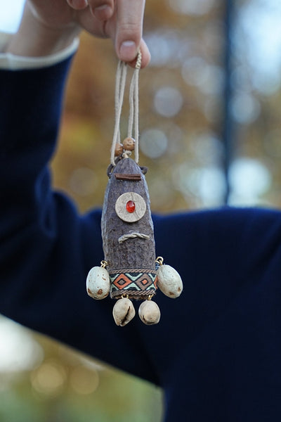 El Cíclope Tribal - Tótem Hecho a Mano con Vaina de Semilla