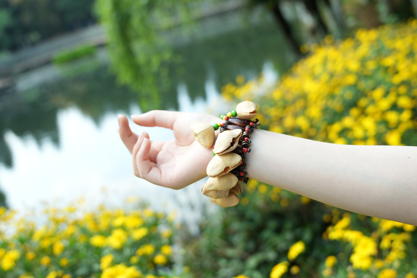 El Bailarín Tribal - Pulsera de Sonajero de Cáscara de Nuez Hecha a Mano