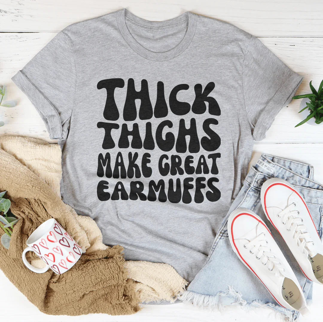 Camiseta Thick Thighs Make Great Earmuffs