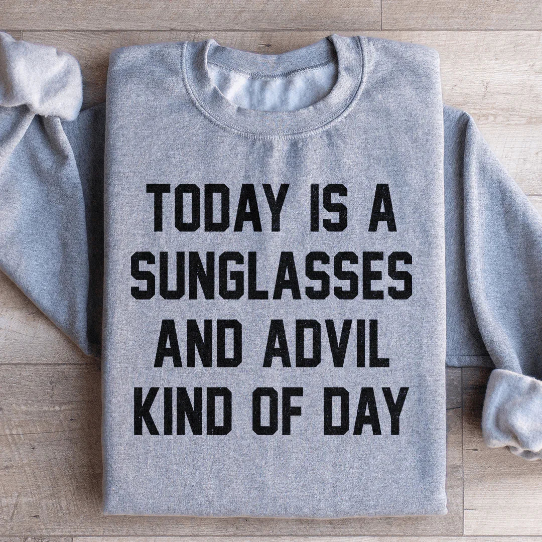 Aujourd'hui est un jour de sweat-shirt avec lunettes de soleil et Advil