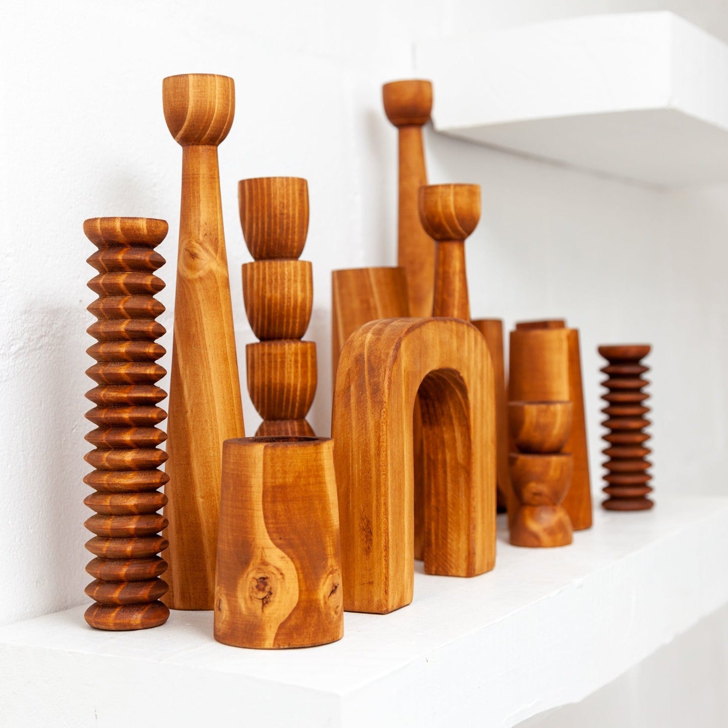 Support en bougie chauffe-plat en bois abstrait