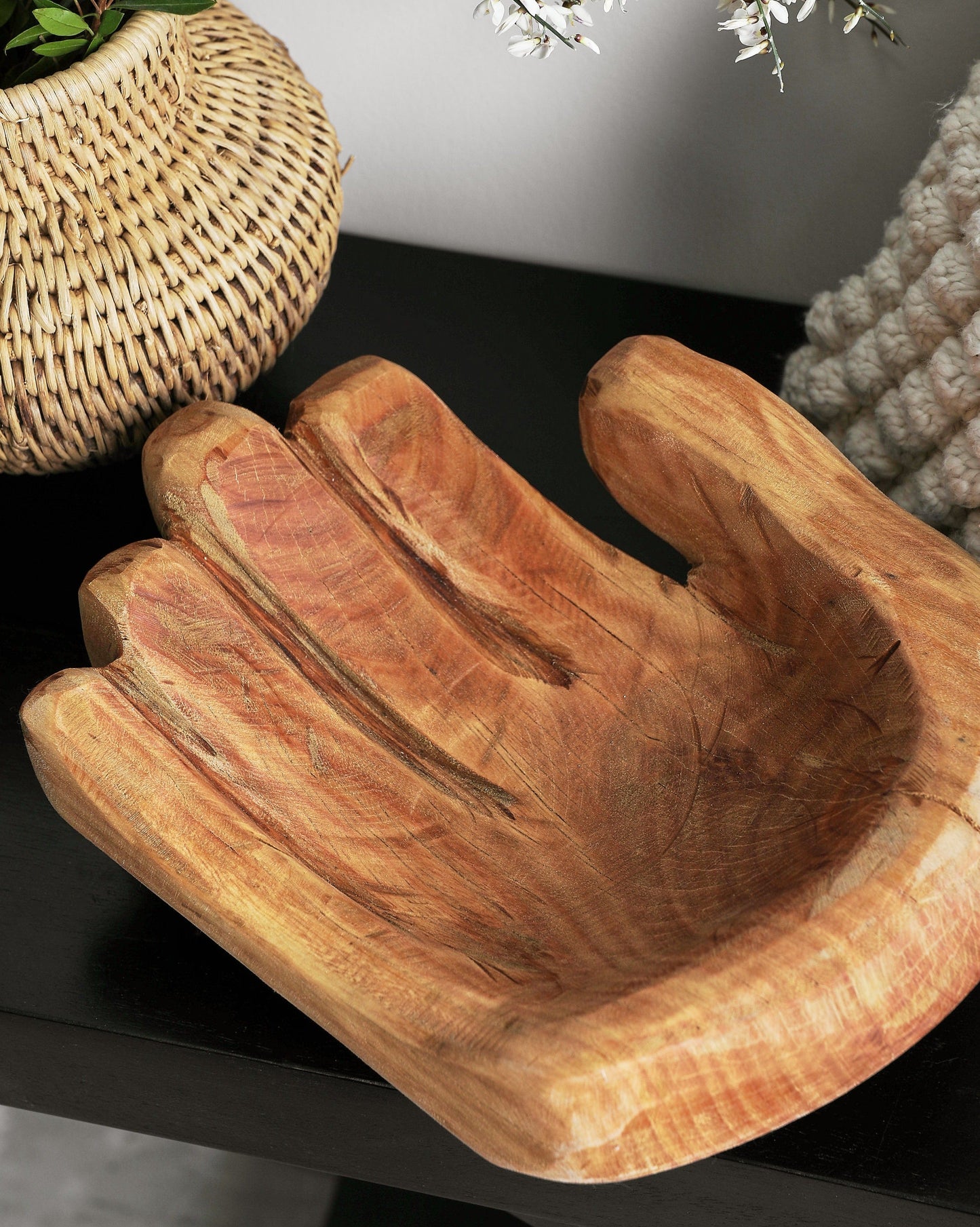 Sculpture de bol en bois d'eucalyptus naturel à main en coupe