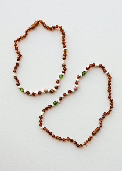 Collier en Ambre de la Mer Baltique Cognac avec Péridot et Rhodonite