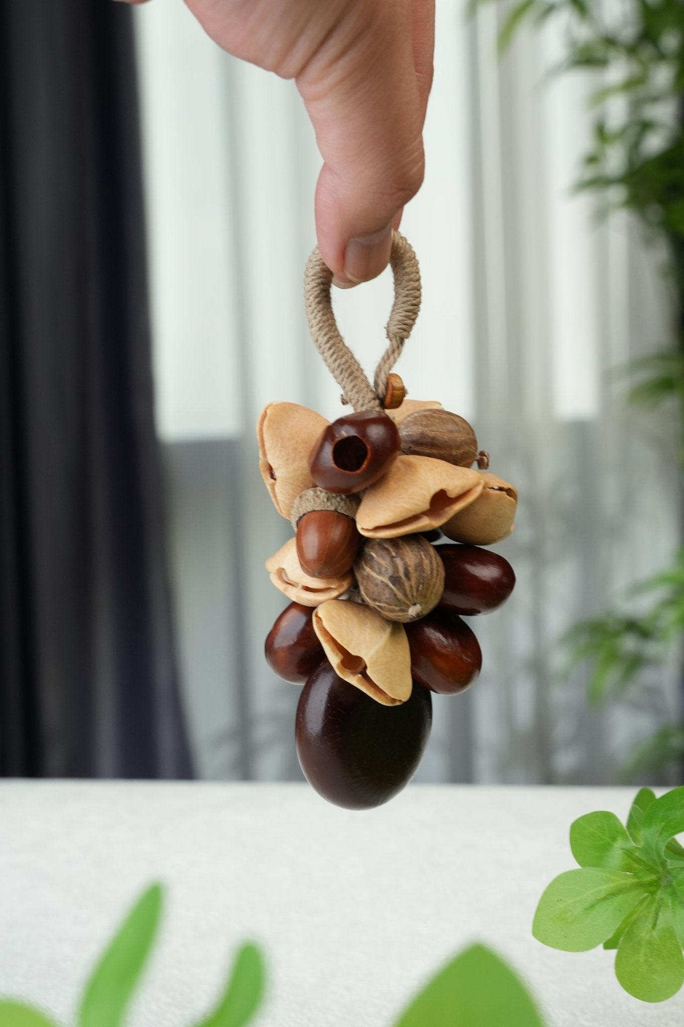 El Racimo Abundante - Charm de Bolsa de Mezcla de Bellotas y Nueces