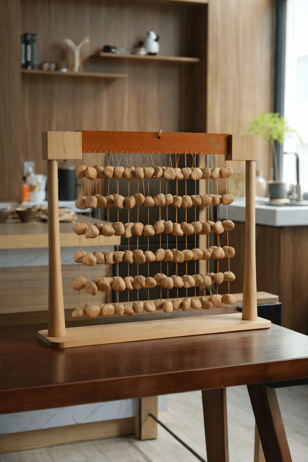 Carillon en Coquilles de Graines de Fruit Noir Panji Fait Main
