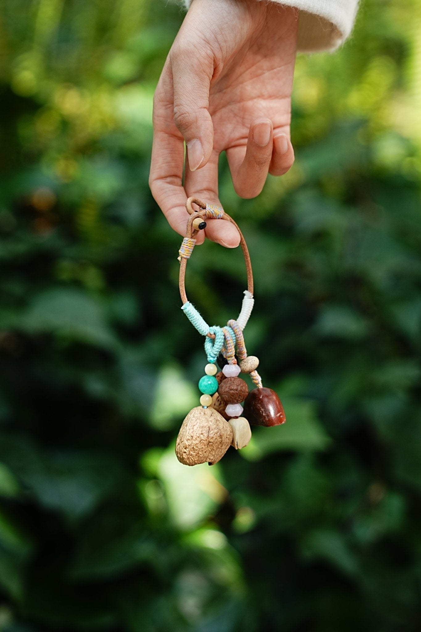 La Brisa de Primavera - Encanto de Bolsa con Concha de Nuez Verde Menta
