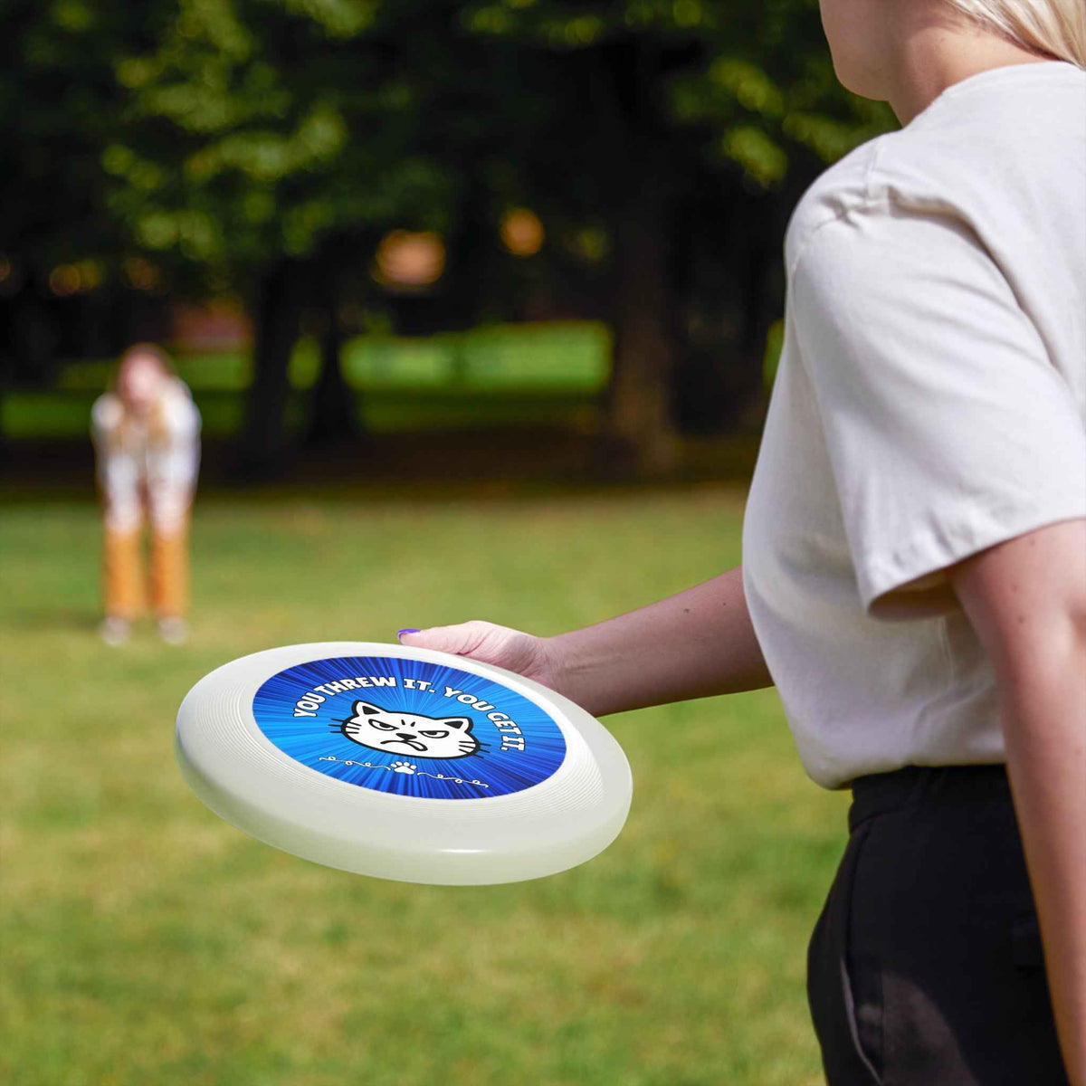 Lo lanzaste. Tú lo recoges. Frisbee para gatos – Disco Sassy No-Fetch
