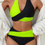 Conjunto de bikini cruzado en blanco y negro con contraste