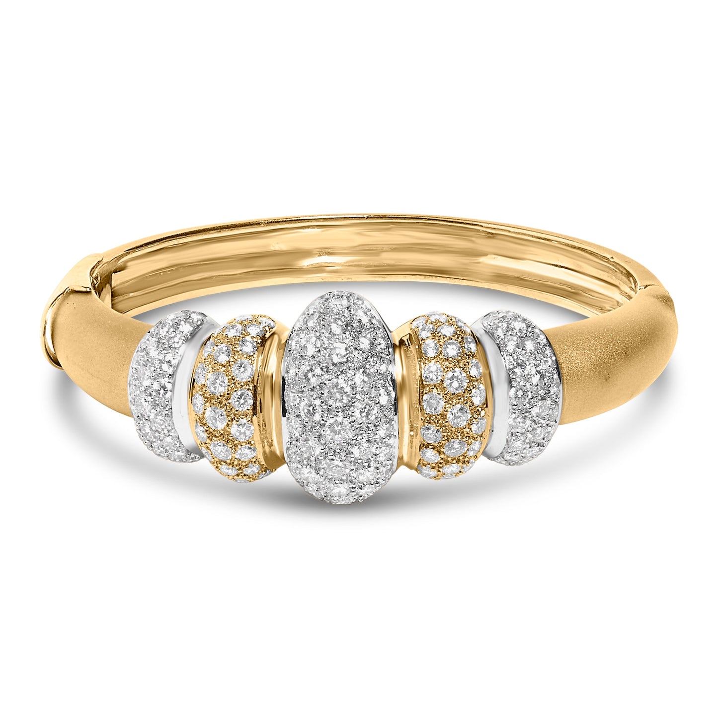 Pulsera de Brazalete de Domo Graduado de Diamante de Oro de 18K