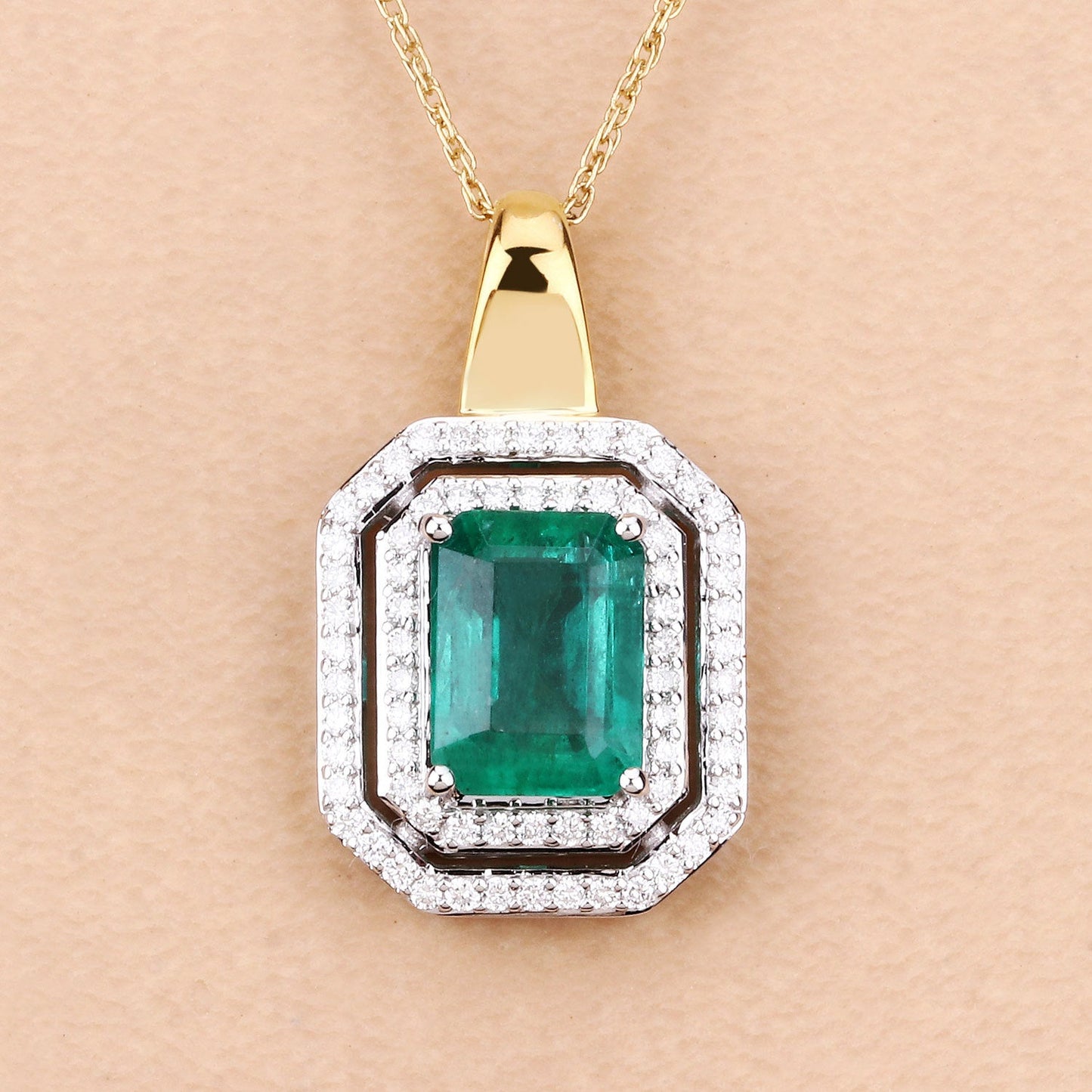 Colgante de Esmeralda Zambiana y Diamantes Certificado IGI de 2.37 Quilates en Oro de 14K