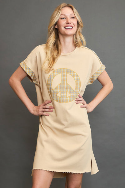 Robe Mini à Manches Courtes avec Appliqué en Plaid de Paix
