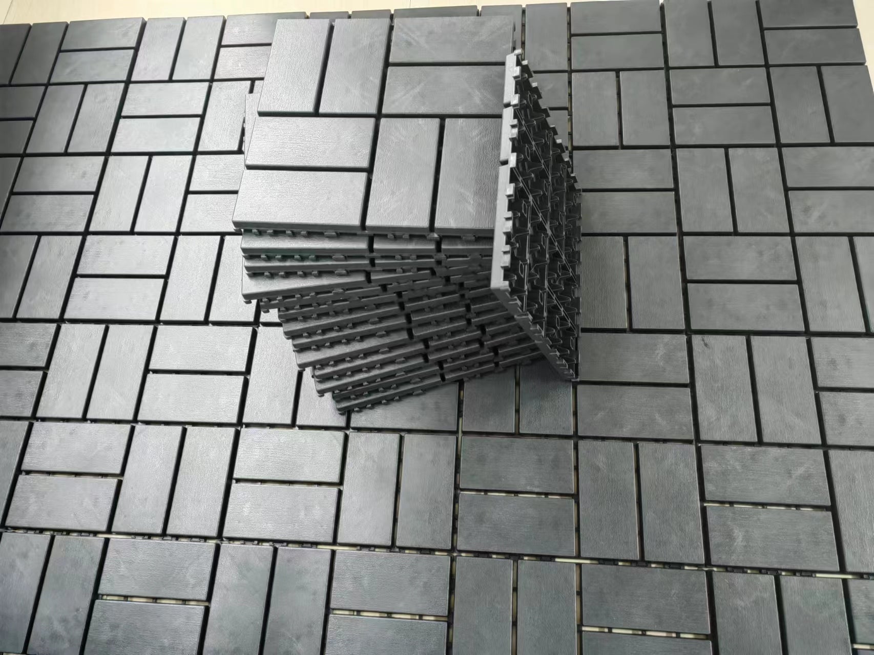 Plastic interlocking deck tiles, 36 pieces, 12 inch x 12 inch waterproof terrace tiles, with strong drainage design in grey - Korvel