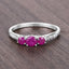 Anillo de Compromiso de Rubí y Diamante de 0.61 Quilates en Oro Blanco de 14K