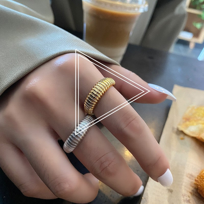 Elegant Spiral Pattern Open Finger Ring