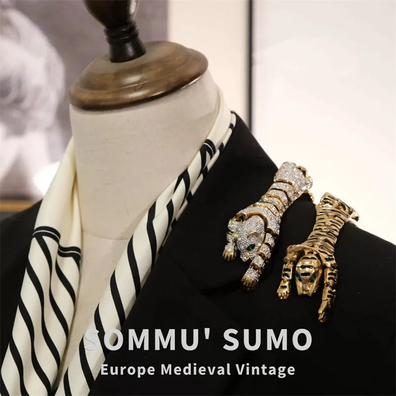 vintage pieces Brief brooch European autumn and winter accessories - Korvel