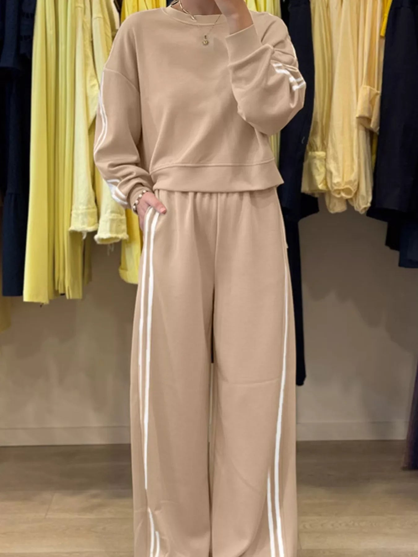 Ensemble haut à col rond à rayures et pantalon de jogging élastique
