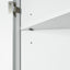 Elegante gabinete de almacenamiento triangular blanco con estantes ajustables