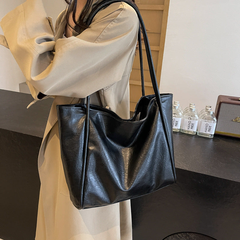 Elegant Soft Leather Shoulder Bag for Everyday Use