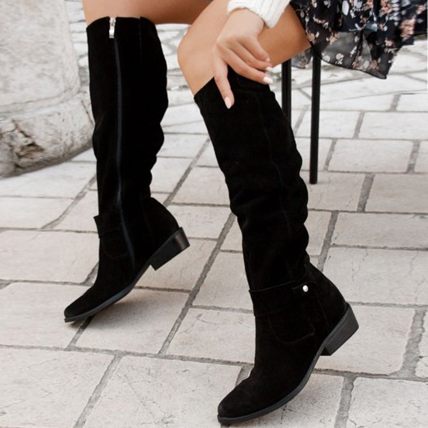 Botas de Mujer de Suede con Cremallera Lateral y Tacón Bajo Elegante