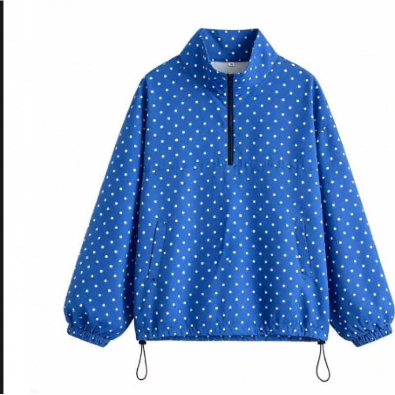 Chaqueta con capucha de media cremallera y lunares a la moda
