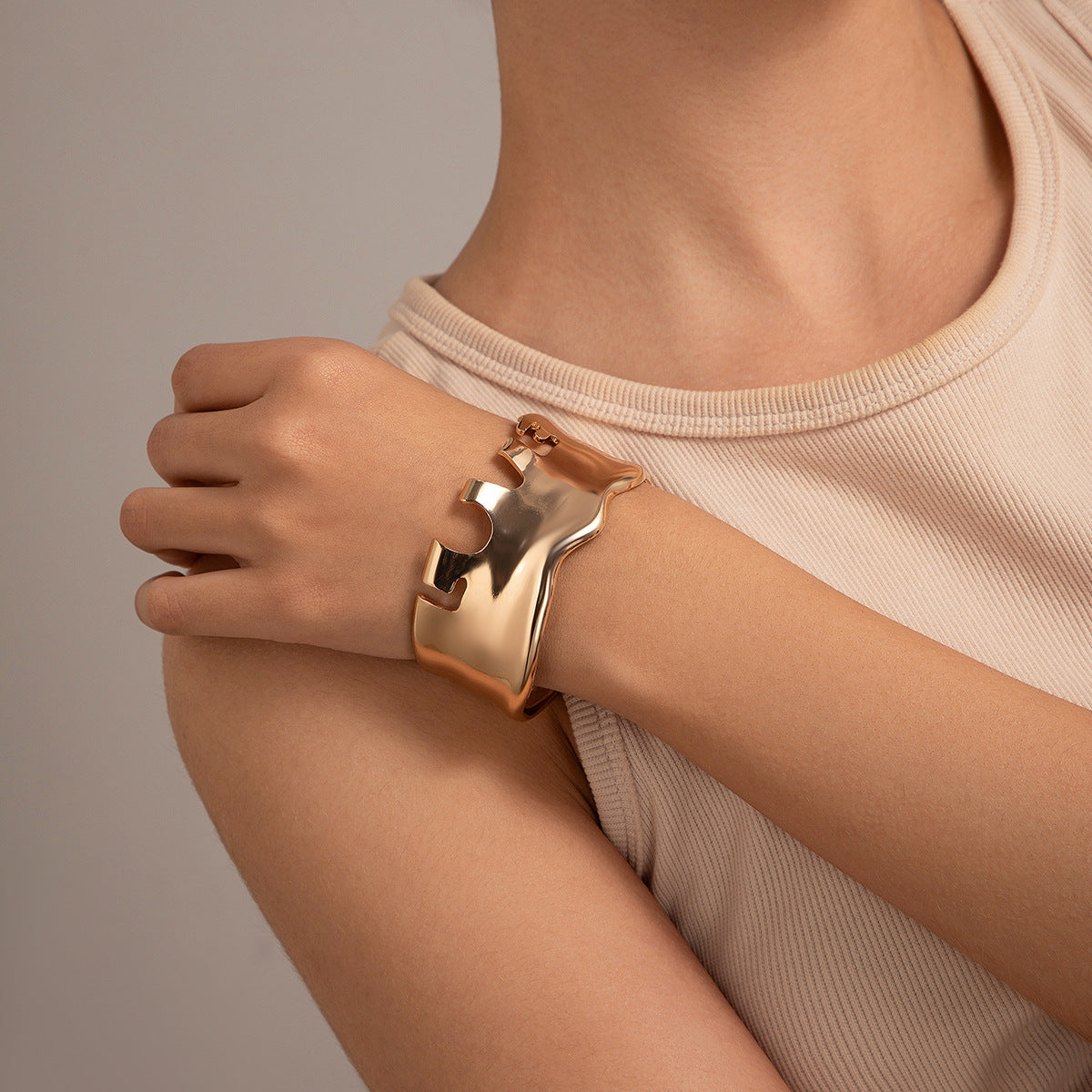 Versatile Irregular Opening Bracelet in Metal Style