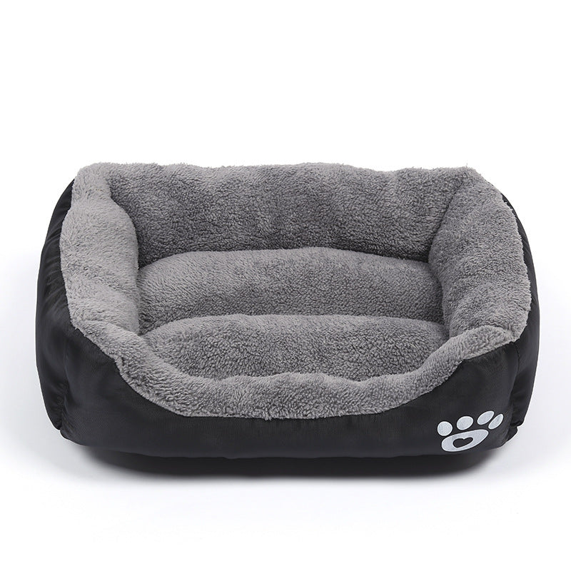 Cama para mascotas de felpa suave y acogedora con fondo impermeable