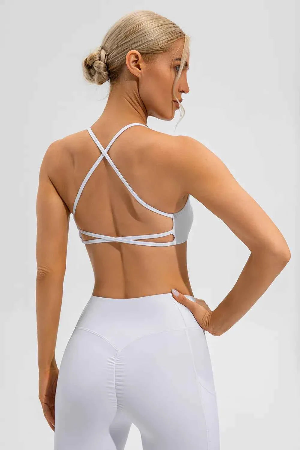 Camiseta Activa con Tirantes en Cruz