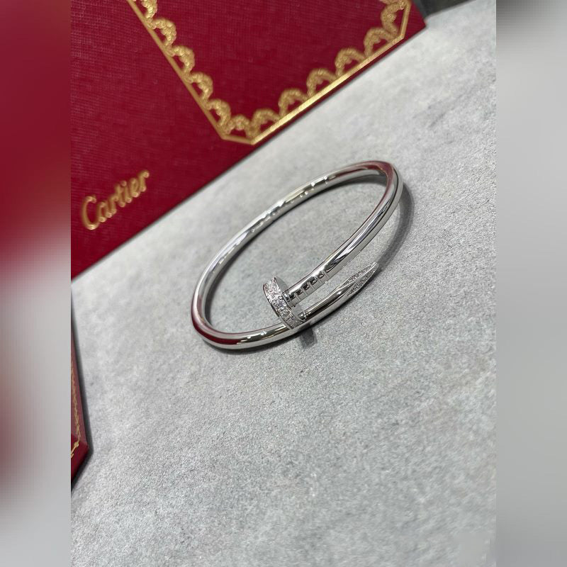 Bracelet à vis V-Gold en diamant pavé - Bracelet en acier titane élégant