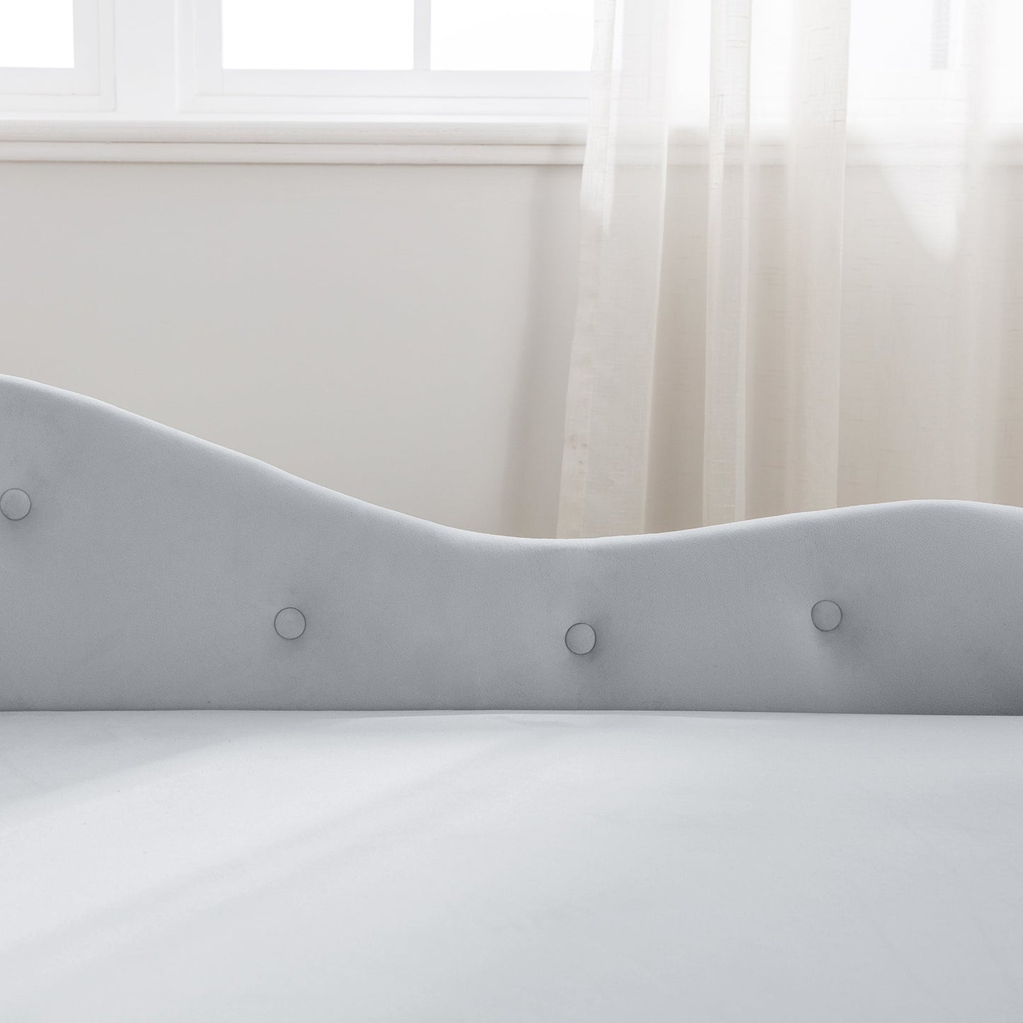 Chaise longue en velours gris avec rangement et coussin
