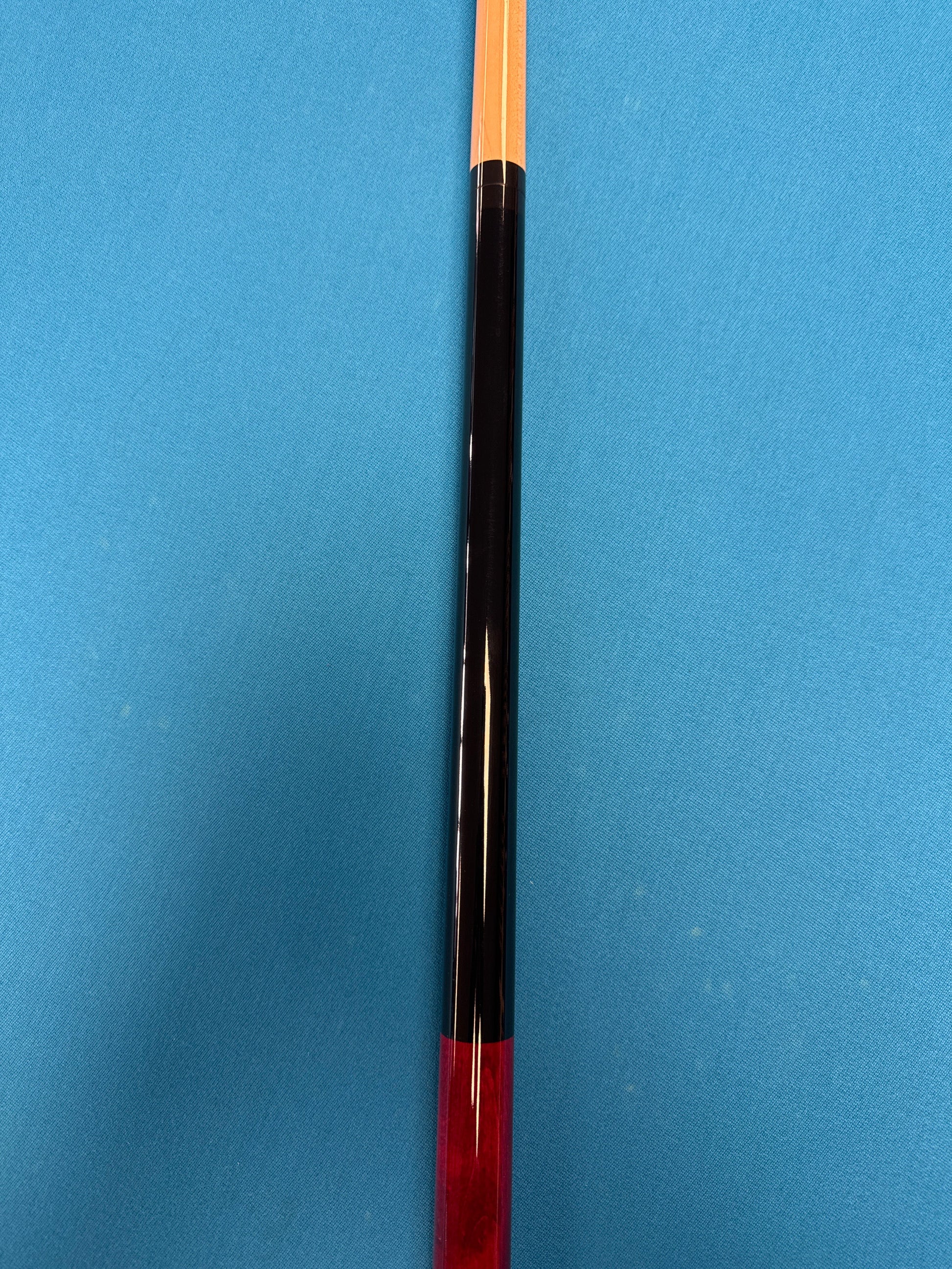 Energy By Players Cue Red/Black Wrapless - Korvel