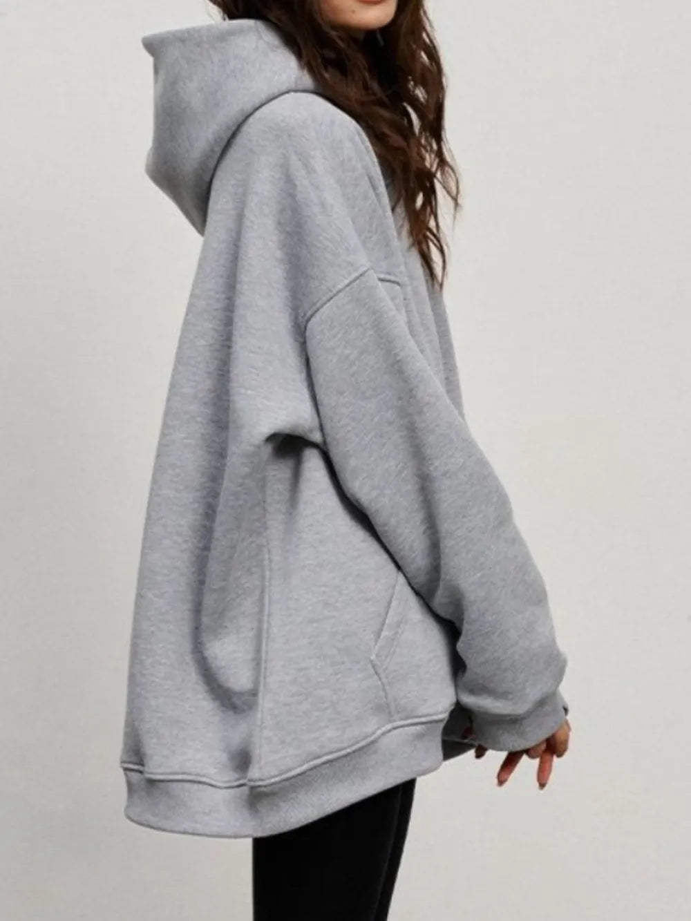 Hoodie à manches longues avec épaule tombante et poches