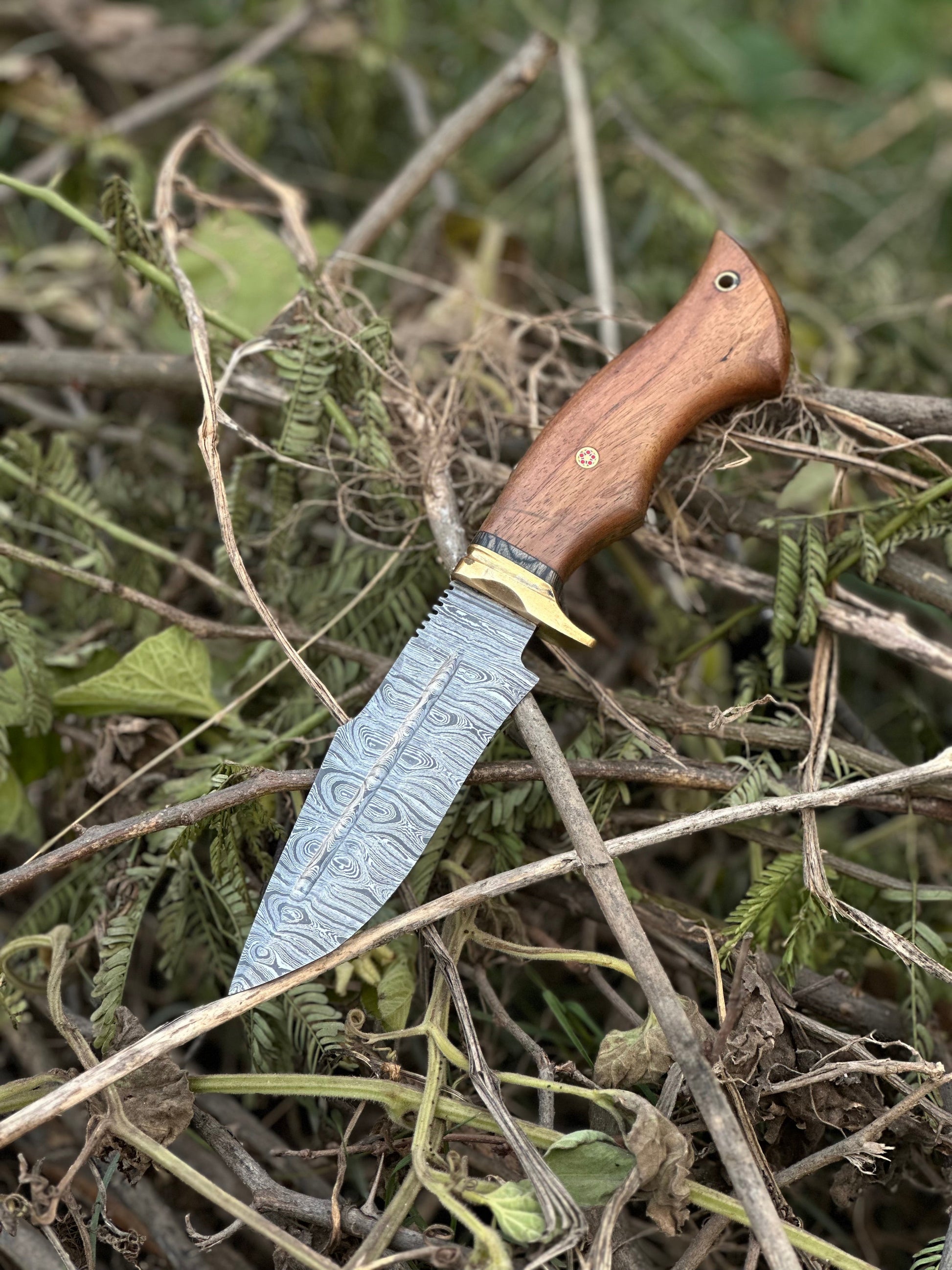 Premium 10" Damascus Steel Hunting Knife with Elegant Rosewood Handle & Leather Sheath - Korvel