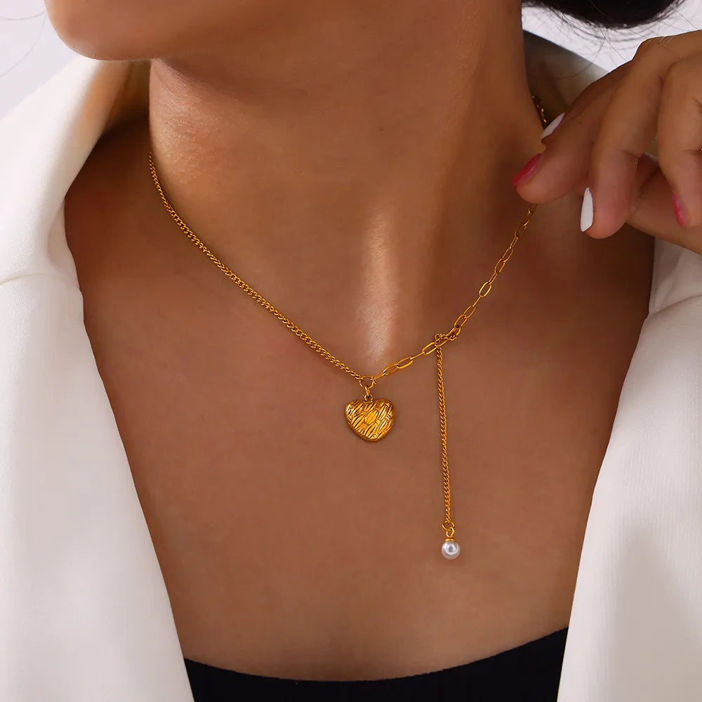 Collier Pendentif Cœur en Acier Titane avec Perle Imitation