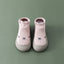 Chaussures de sol souples pour bébés avec chaussettes pour les premiers pas