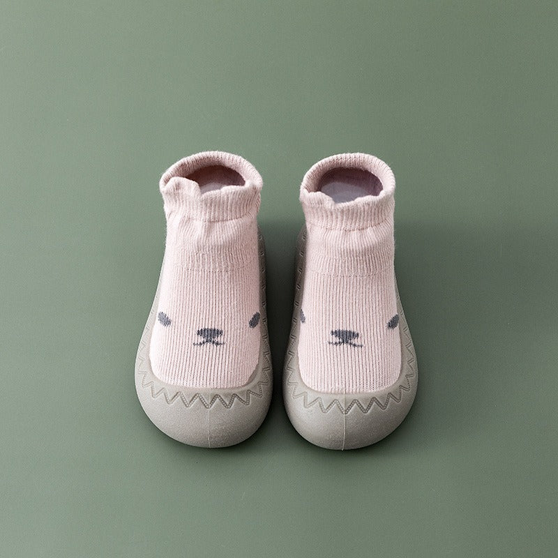 Chaussures de sol souples pour bébés avec chaussettes pour les premiers pas