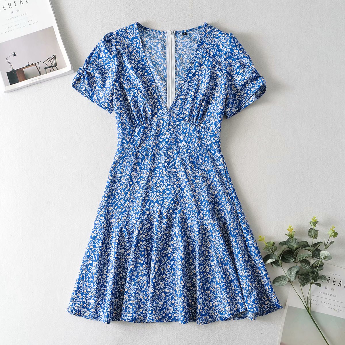 Vestido Corto Floral Chic para un Estilo Sin Esfuerzo