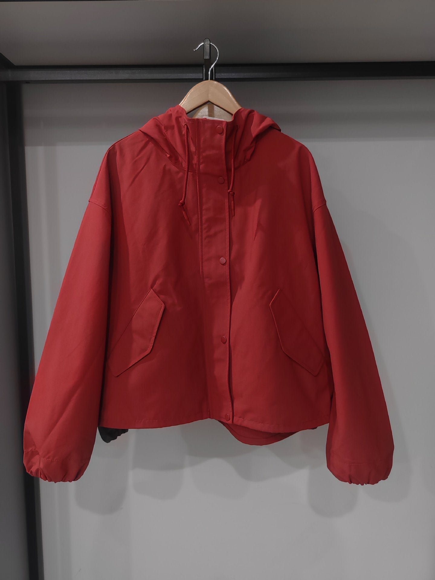 Chaqueta de Mujer con Capucha - Prenda Exterior Versátil